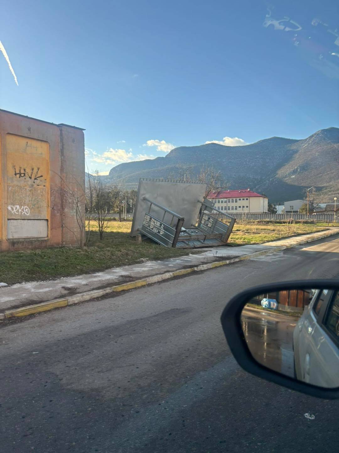Ураганният вятър във Враца нанесе сериозни щети